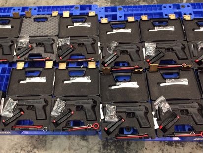 Gần 100 súng quân dụng trên chuyến bay về Sài Gòn bị tịch thu