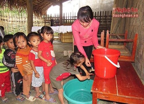 Hơn 40% hộ dân ở Quế Phong thiếu nước sạch sinh hoạt