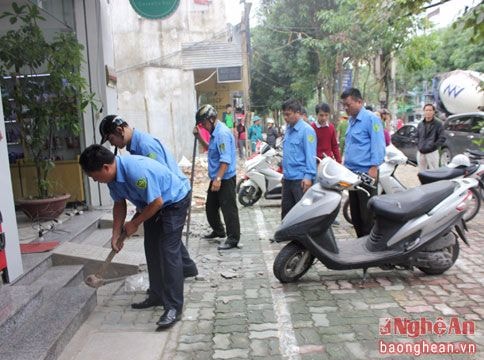 TP. Vinh ra quân cao điểm giải tỏa hành lang ATGT