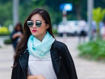 Cách phối khăn choàng đẹp khi trời chuyển lạnh