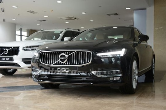 Volvo S90 2017 chốt giá 2,7 tỷ đồng ở Việt Nam