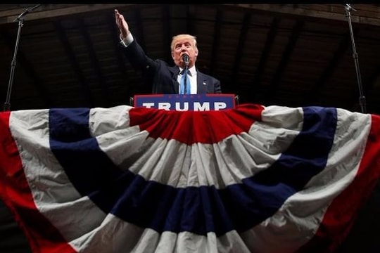 Clinton, Trump 'giằng co' tại các bang chiến trường