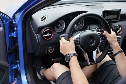 Mẹo chỉnh ghế, gương chiếu hậu và cầm vô lăng đúng cách