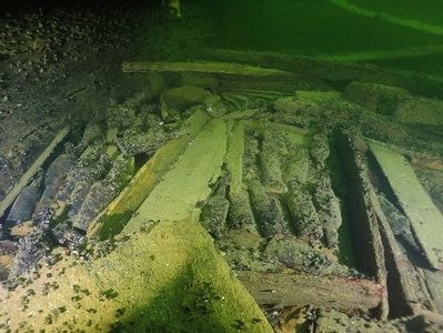 Xác tàu nguyên vẹn trồi lên từ đáy biển sau 200 năm