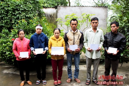 Hội đồng hương tại Ma Cao trao 54 suất quà cho người dân bị ảnh hưởng lũ lụt