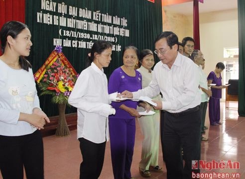 Đồng chí Thái Thanh Quý dự ngày hội đại đoàn kết tại xóm Tiến Lộc