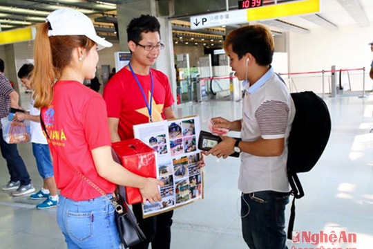 Hội đồng hương xứ Nghệ tại Đài Loan quyên góp ủng hộ đồng bào bị lũ lụt