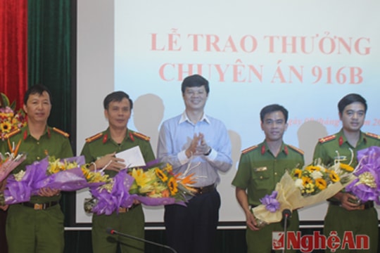 Nghệ An thưởng nóng chuyên án bắt vụ đánh bạc lớn nhất TP Vinh