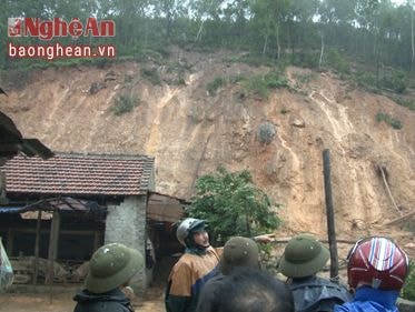 Sạt lở núi ở Hưng Yên Nam, khẩn cấp sơ tán người và tài sản