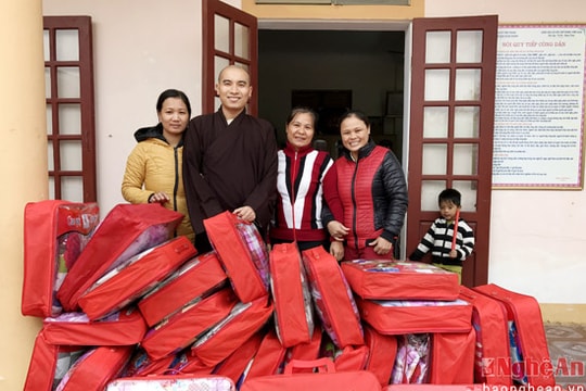 Tặng 250 chăn ấm mùa đông cho điểm trường mầm non Yên Thành và Diễn Châu