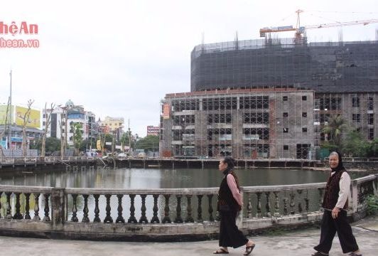 Lao xao tâm sự mặt hồ