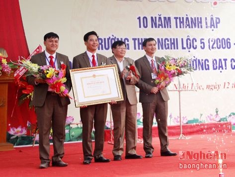 Trường THPT Nghi Lộc 5 đón bằng công nhận trường chuẩn quốc gia