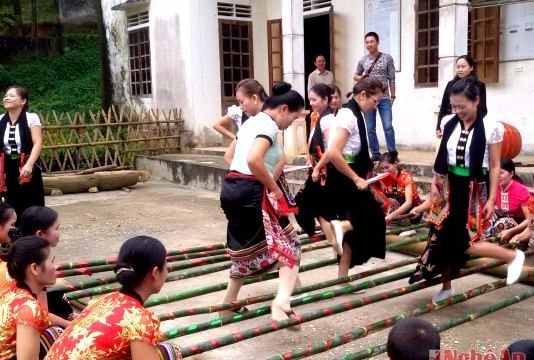 Rộn ràng ngày hội Đại đoàn kết ở miền Tây xứ Nghệ