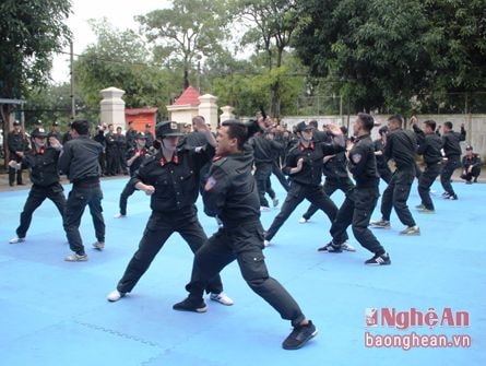 Công an Nghệ An: Mở lớp huấn luyện điều lệnh, quân sự - võ thuật