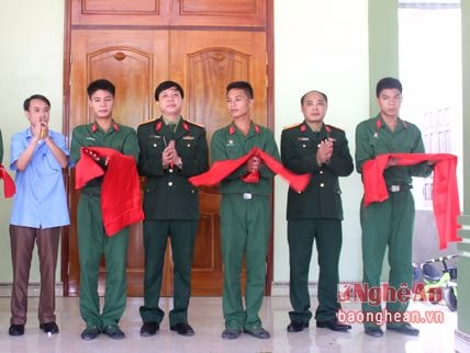 Sư đoàn 324 bàn giao nhà tình nghĩa cho đồng đội