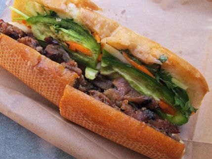 Bánh mì Việt là món ăn đường phố ngon nhất thế giới