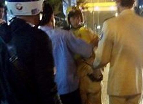 Lái xe ô tô vi phạm đâm cảnh sát giao thông