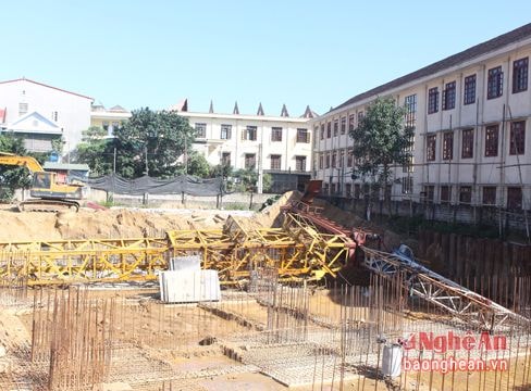 Vụ cần cẩu sập gây chết người: Dự án từng có nhiều sai phạm