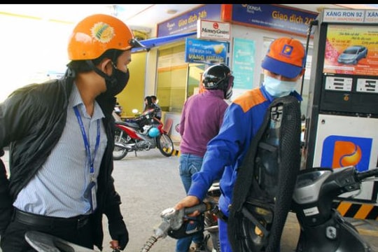 Doanh thu giảm, Petrolimex vẫn lãi 2.329 tỉ đồng từ xăng dầu