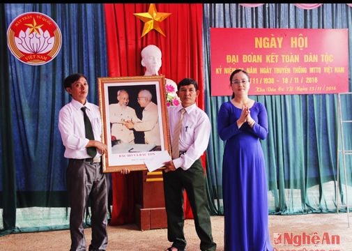 Phó Chủ tịch Ủy ban MTTQ tỉnh vui hội đoàn kết tại Nghĩa Đàn