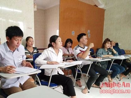 Dạy tiếng Anh miễn phí cho người dân làm du lịch cộng đồng