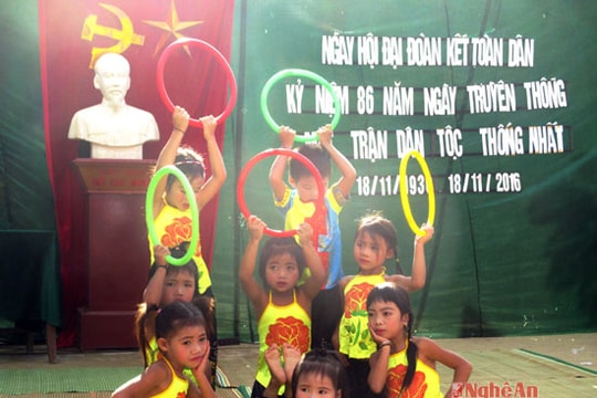 Cộng đồng người Tày Poọng duy nhất ở Việt Nam vui hội đại đoàn kết