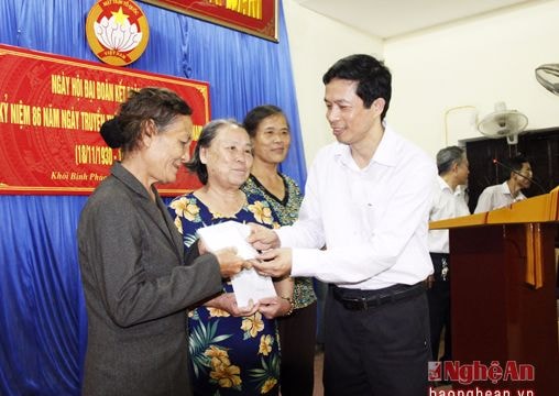 Phó Chủ tịch Ủy ban MTTQ tỉnh dự ngày hội đại đoàn kết tại khối Bình Phúc