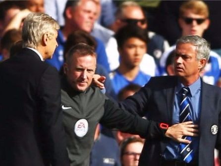 Ngoại hạng Anh vòng đấu thứ 12: Đại chiến ở Old Trafford