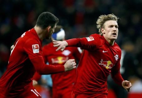 Đội mới thăng hạng vượt mặt Bayern, lên đỉnh Bundesliga