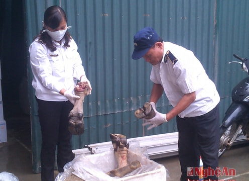 Tiêu hủy 140 kg chân trâu không rõ nguồn gốc