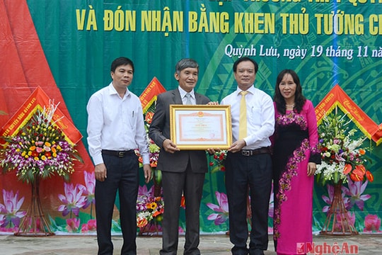 Trưởng Ban Tuyên giáo Tỉnh ủy chúc mừng trường THPT Quỳnh Lưu 1