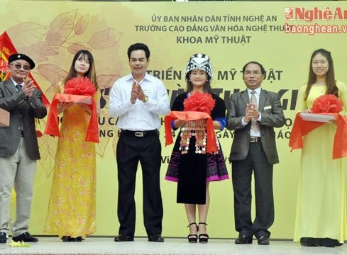 Triển lãm mỹ thuật 'Sắc màu thời gian'