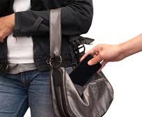 Vào quán mua bia uống, trộm Iphone5 về dùng