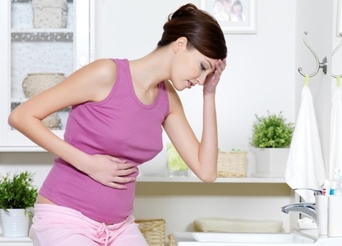 Bà bầu nên làm gì khi chuyển dạ?