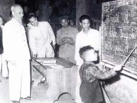 Chủ tịch Hồ Chí Minh với sự nghiệp trồng người