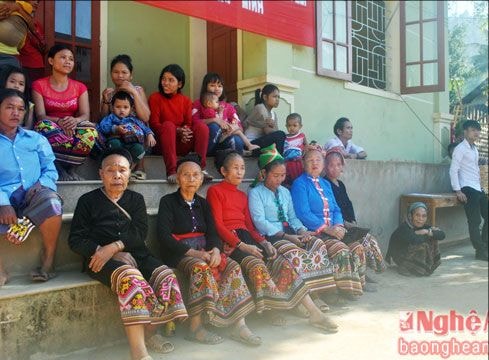 Ưu tiên kinh phí đầu tư xây dựng trường học và nhà văn hóa cộng đồng