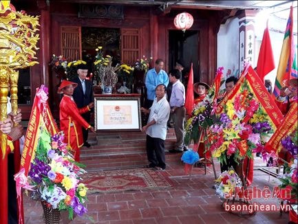 Đón bằng Di tích Lịch sử nhà thờ họ Phan Đình, đền và mộ Hầu Hàn