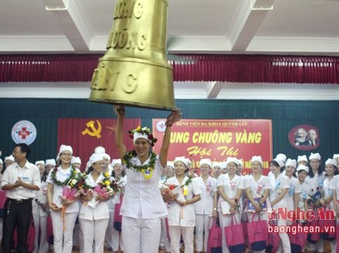Nữ điều dưỡng đạt giải Nhất hội thi Rung chuông vàng
