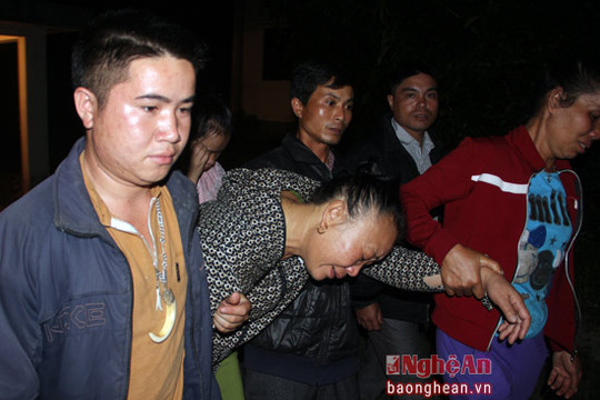 Đi uống rượu về, chồng bị vợ vô tình đâm tử vong