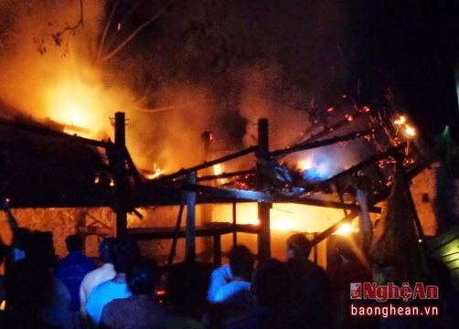 Cháy chuồng trâu, chủ nhà hoảng loạn phải nhập viện