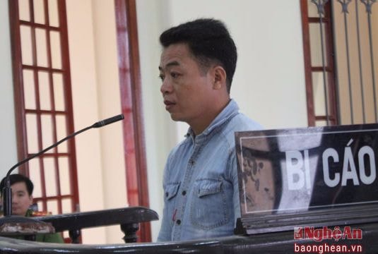 Mua ma túy, được 'khuyến mãi' thêm súng