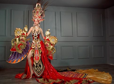 Choáng với trang phục dân tộc 45kg của đại diện VN tại 'Hoa hậu Siêu quốc gia'