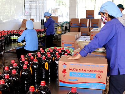 Nước mắm Vạn Phần - đặc sản 'tiến vua'