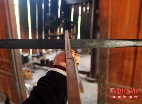 Bí quyết chế tác nỏ của người vùng cao Nghệ An