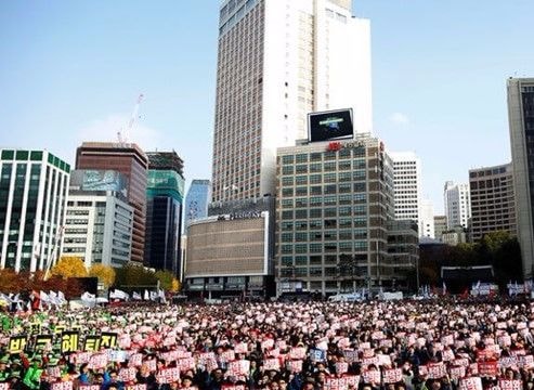 Tỷ lệ ủng hộ thấp kỷ lục, tổng thống Hàn Quốc vẫn chưa từ chức