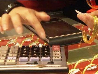 Giá vàng hôm nay 26/11: Bán, tháo chạy theo ngày Black Friday