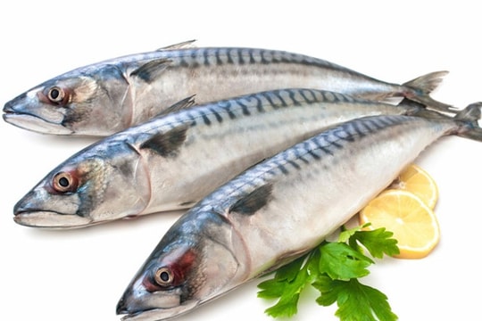 Ăn cá đẩy lùi dị ứng ở trẻ