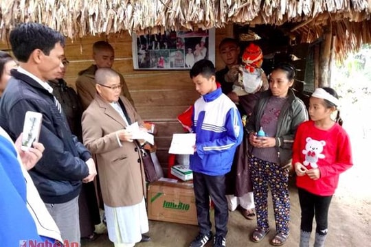 3 trẻ mồ côi nhận được 60 triệu đồng từ độc giả và nhà hảo tâm