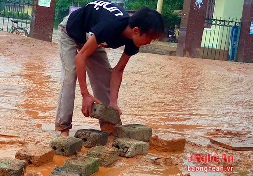 Đường vào bệnh viện Tây Nam Nghệ An vẫn 'đắp chiếu' sau 7 năm khởi công