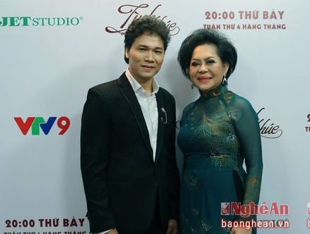 Chuyện chưa kể về ông bố trong clip em bé khóc khi nghe tiếng Nghệ